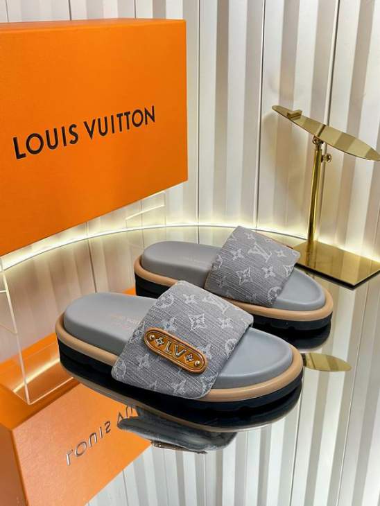 Picture of Louis Vuitton Slippers _SKULVsz35-41mnq1215491